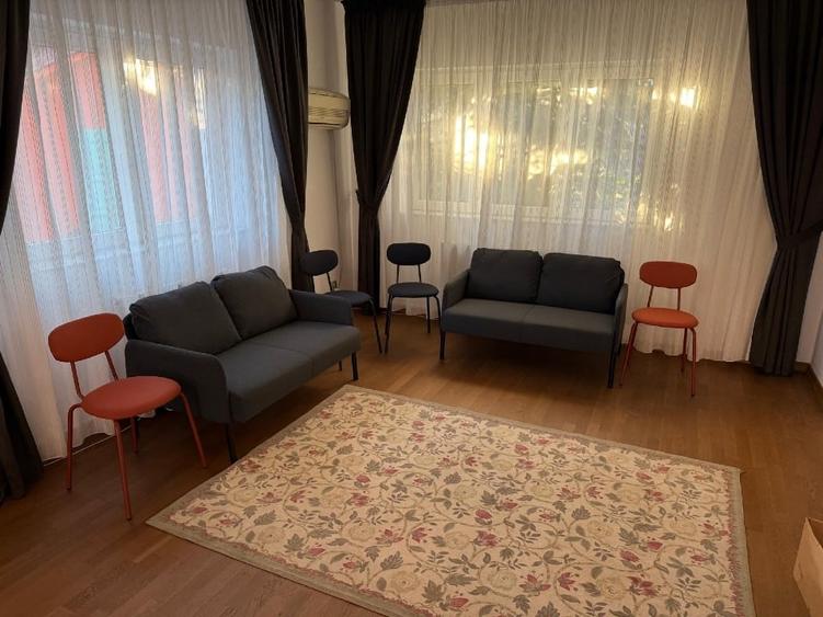 Casă individuală cu 5 camere cu Teren 500 Mp în Central