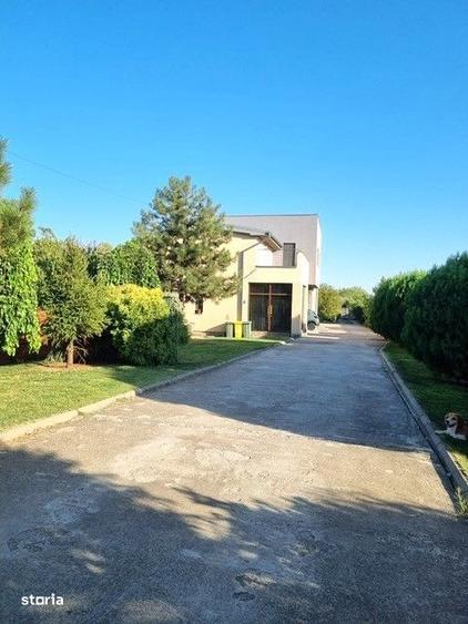 Casă cu 4 camere cu Teren 2297 Mp în Central