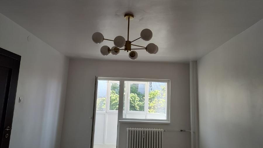 Apartament cu 4 camere semidecomandat în Ștefan cel Mare