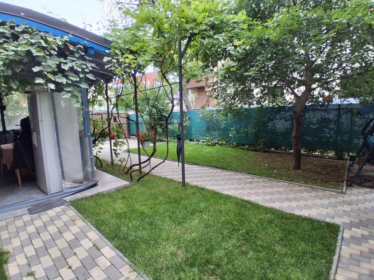 Casă individuală cu 5 camere cu Canalizare în Iancului