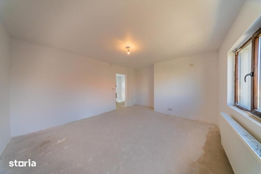 Casă cu 4 camere cu Teren 220 Mp în Intim