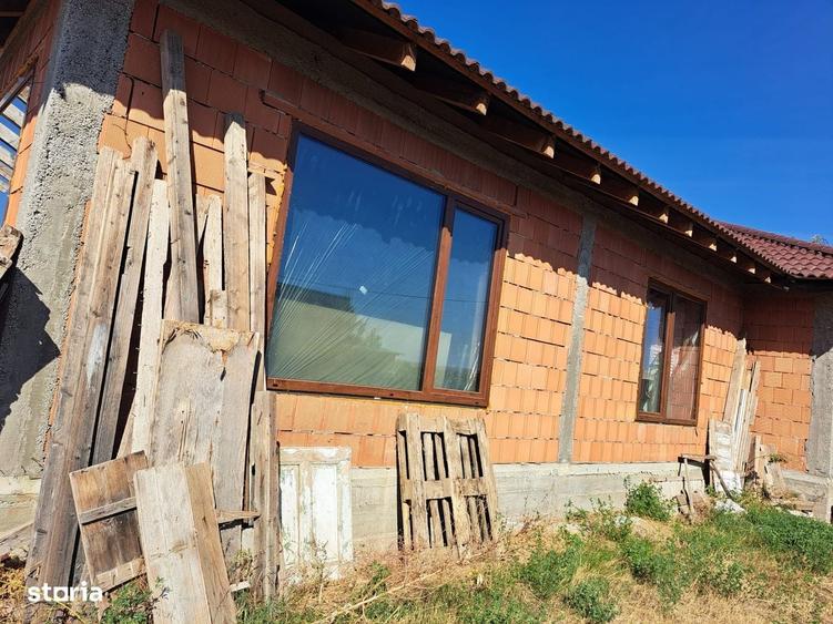 Casă cu 2 camere cu Teren 415 Mp în Oncea