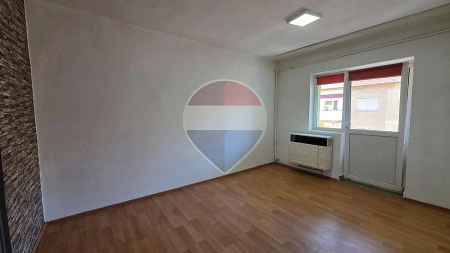 Apartament cu 4 camere decomandat în Vitrometan