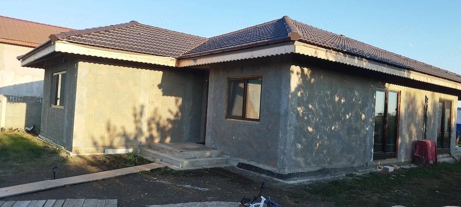 Casă cu 4 camere cu Teren 630 Mp în Central