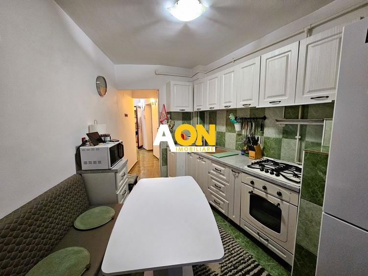 Apartament cu 2 camere decomandat, mobilat în Cetate