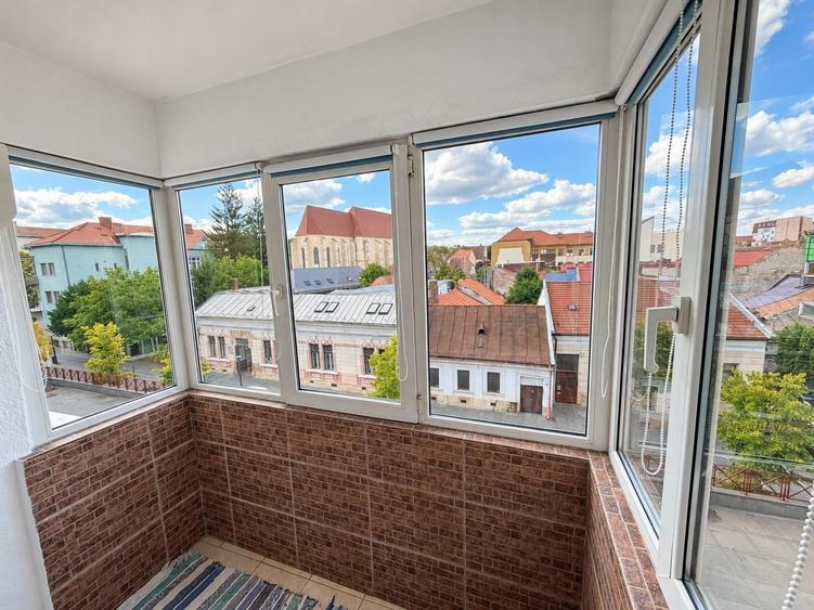 Apartament cu 2 camere decomandat, mobilat în Ultracentral