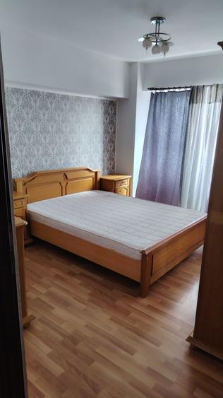 Apartament cu 4 camere decomandat în Micro 5