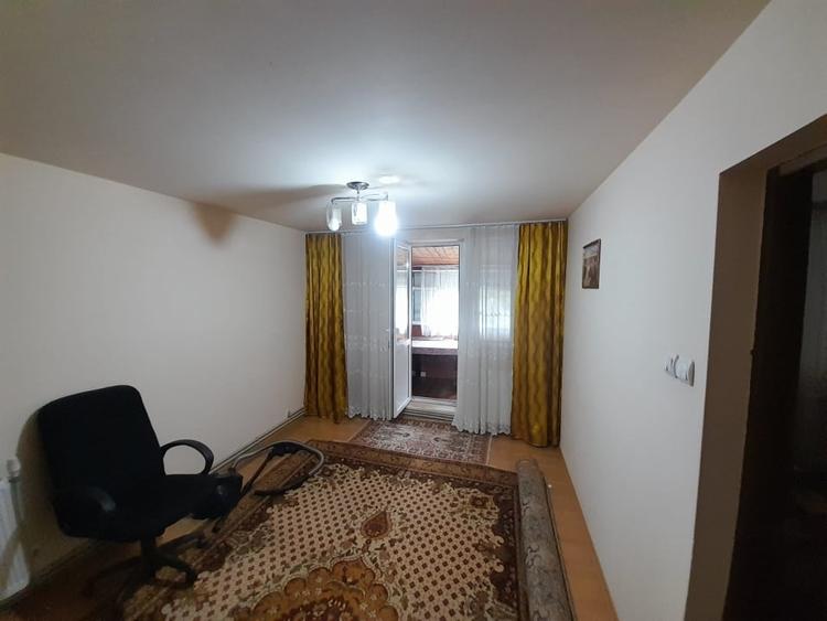 Apartament cu 4 camere decomandat, mobilat în Independenței