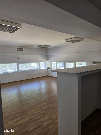 Spațiu comercial, de 350 mp, în Tei