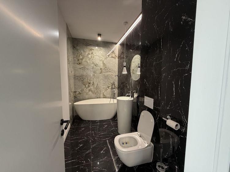 Apartament cu 4 camere semidecomandat în Andrei Mureșanu