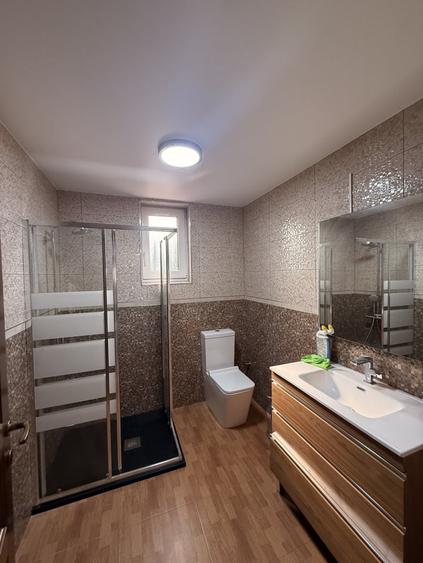 Casă individuală cu 7 camere cu Canalizare în Micești