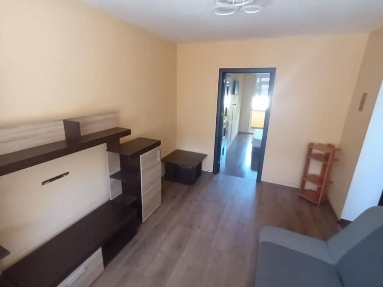 Apartament cu 2 camere semidecomandat în Tomis III