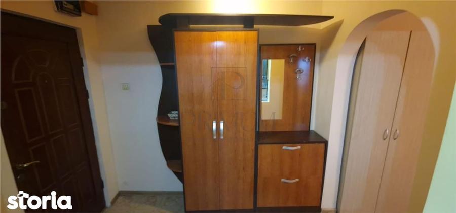 Apartament cu 2 camere semidecomandat, mobilat în Lipovei