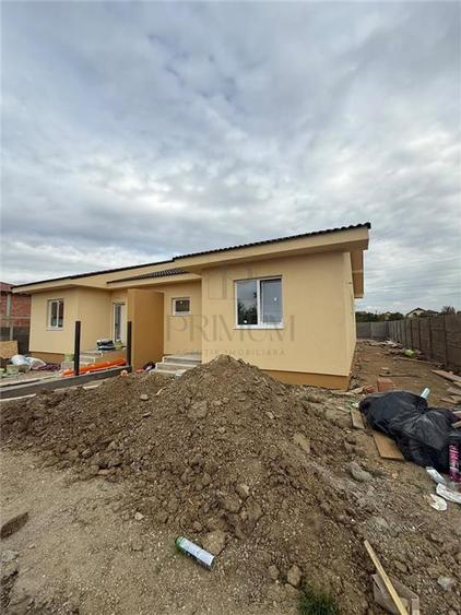 Duplex cu 3 camere cu Canalizare în Moșnița Nouă