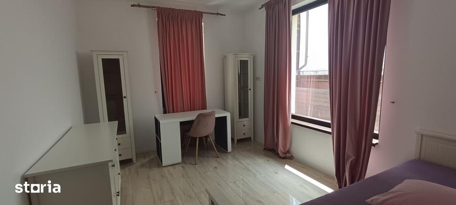 Casă cu 10 camere cu Teren 1274 Mp în Calea București