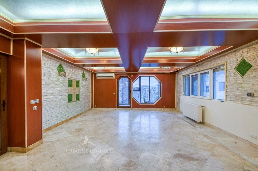 Birou, de 148 mp, în Romană