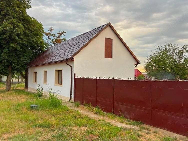Casă cu 2 camere cu Teren 800 Mp în Cruceni