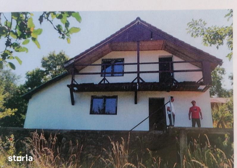 Casă cu 3 camere cu Teren 379 Mp în Central