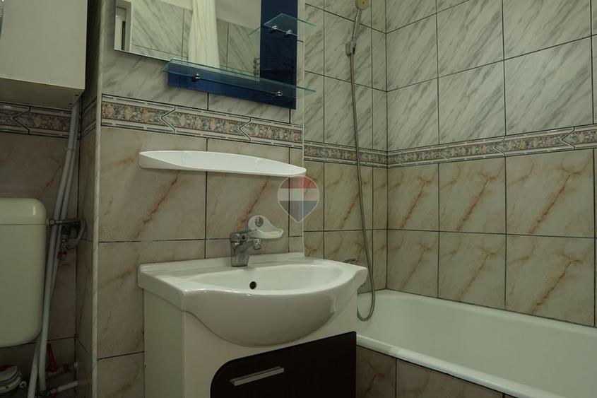 Apartament cu 2 camere decomandat, mobilat în Titan