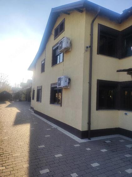 Casă cu 12 camere cu Teren 2230 Mp în Tăriceni