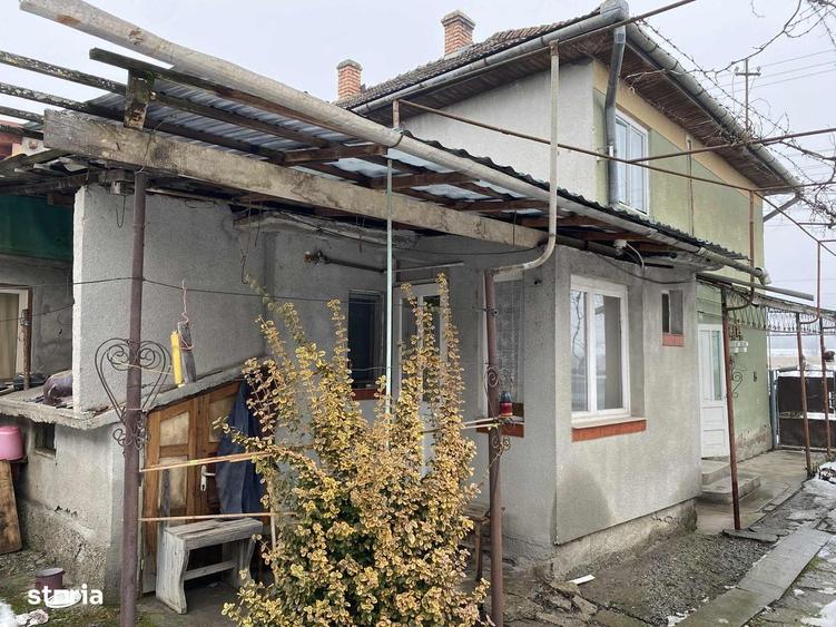 Casă cu 4 camere cu Teren 917 Mp în Gornești