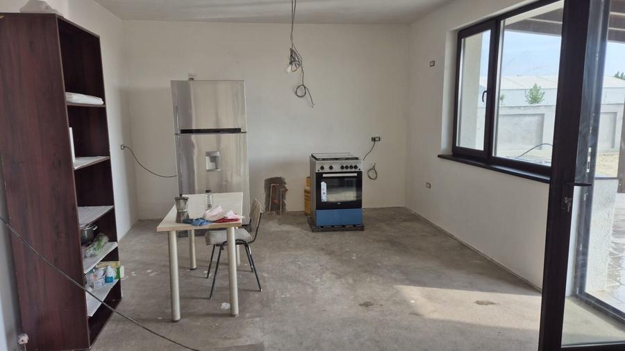 Casă individuală cu 5 camere cu Garaj în 1 Decembrie
