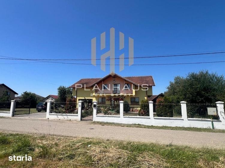 Casă cu 5 camere cu Teren 12 Mp în Recea
