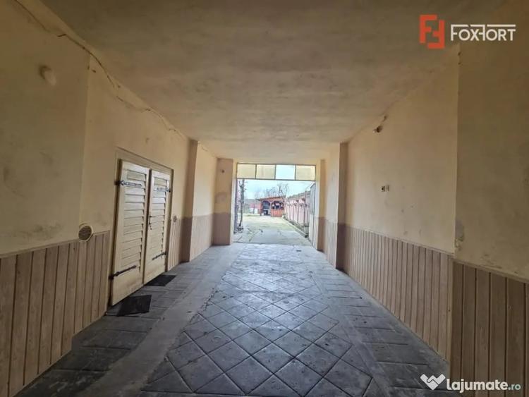 Casă cu 8 camere cu Teren 1649 Mp în Aradul Nou