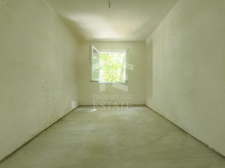 Apartament cu 3 camere semidecomandat în Central