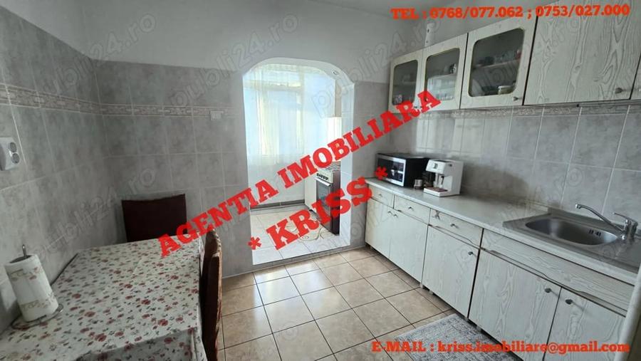 Apartament cu 3 camere decomandat în Găvana