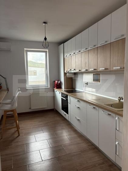 Apartament cu 2 camere semidecomandat, mobilat în Florești