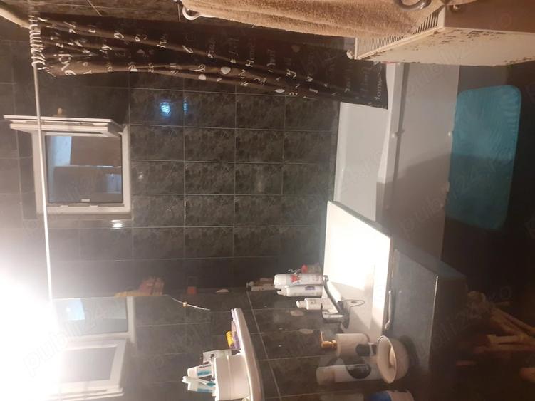 Apartament cu 3 camere semidecomandat în Hipodrom