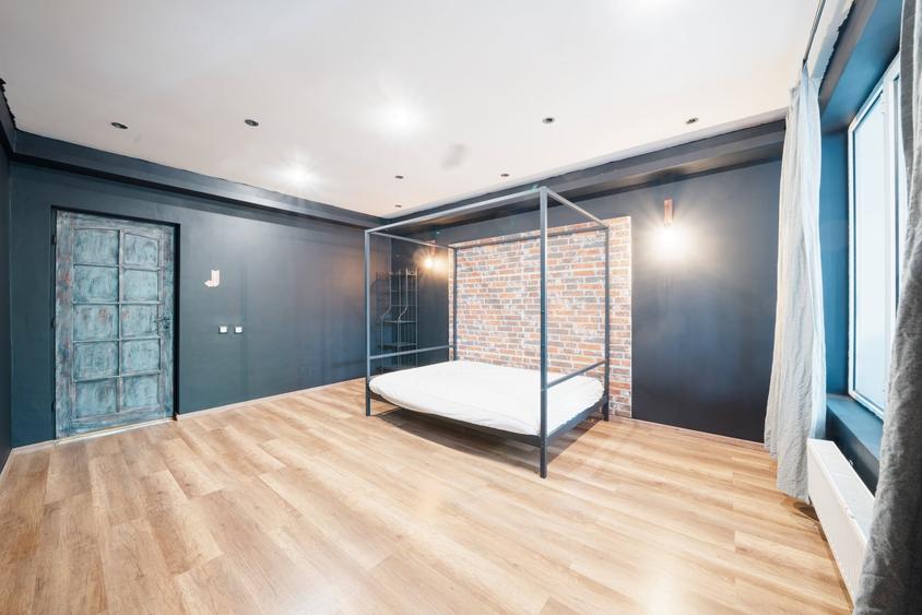 Apartament cu 3 camere semidecomandat, mobilat în Mihai Bravu