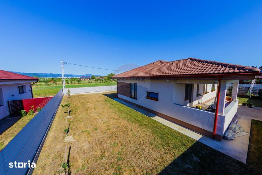 Casă cu 4 camere cu Teren 600 Mp în Recea