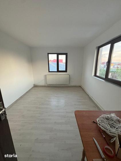 Casă cu 8 camere cu Teren 300 Mp în Ciurea