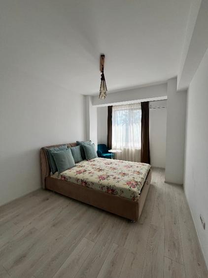 Apartament cu 3 camere semidecomandat, mobilat în Mihai Bravu