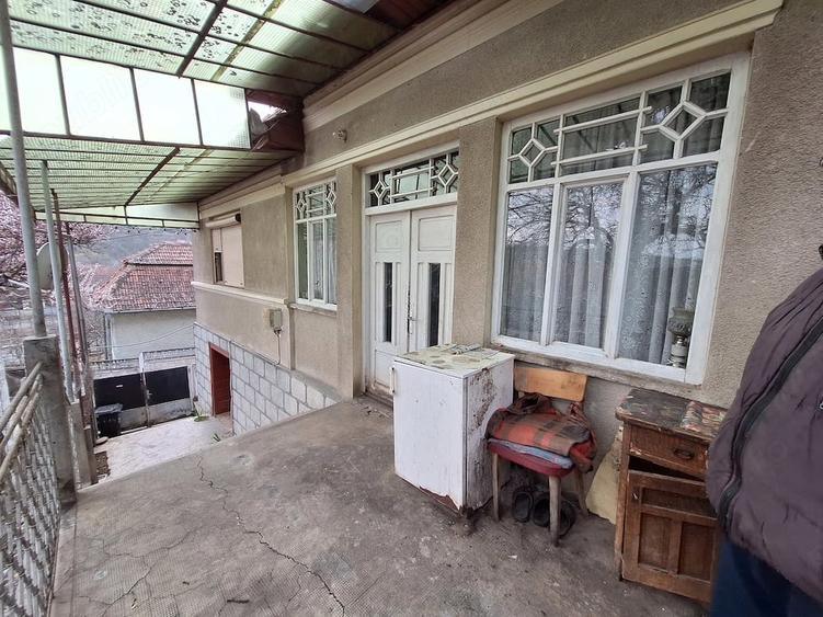 Casă cu 3 camere cu Teren 700 Mp în Livezile