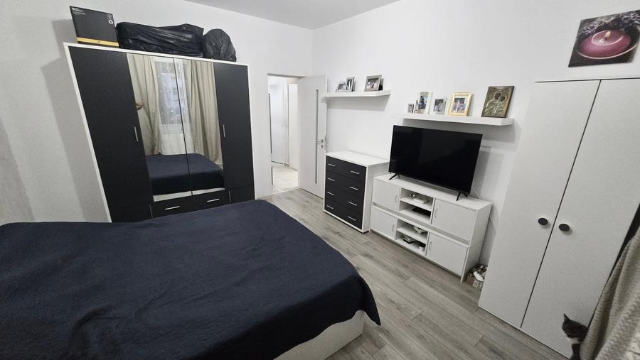 Apartament cu 3 camere decomandat în Drumul Taberei