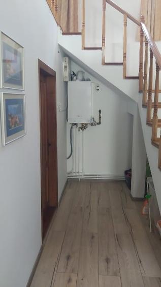 Casă individuală cu 5 camere cu Canalizare în Surani