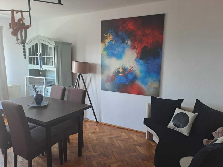 Apartament cu 2 camere decomandat în Intim