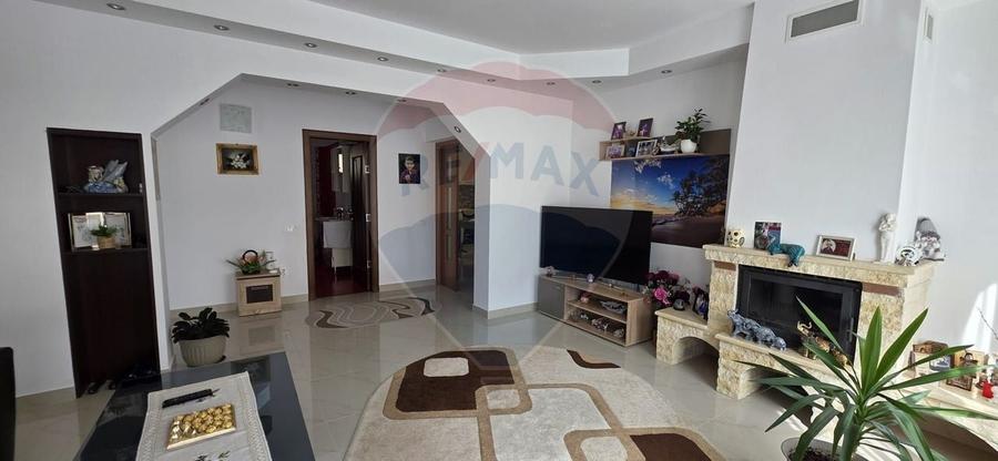 Casă individuală cu 6 camere cu Teren 721 Mp în Dârza