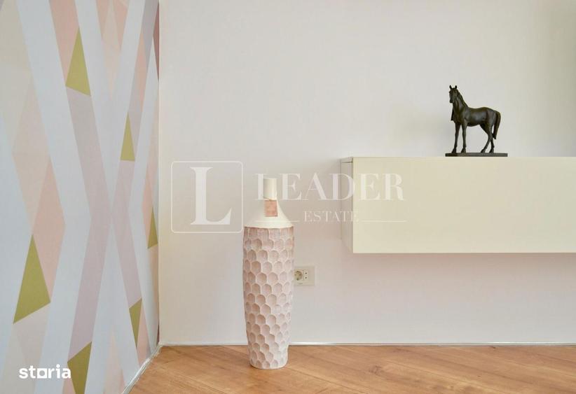 Apartament cu 3 camere, mobilat în Tei