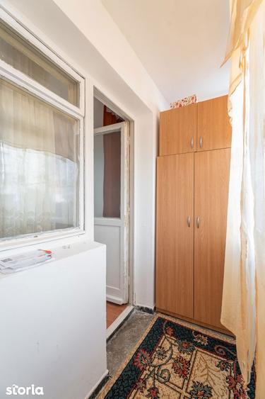 Apartament cu 3 camere decomandat, mobilat în Alexandru cel Bun