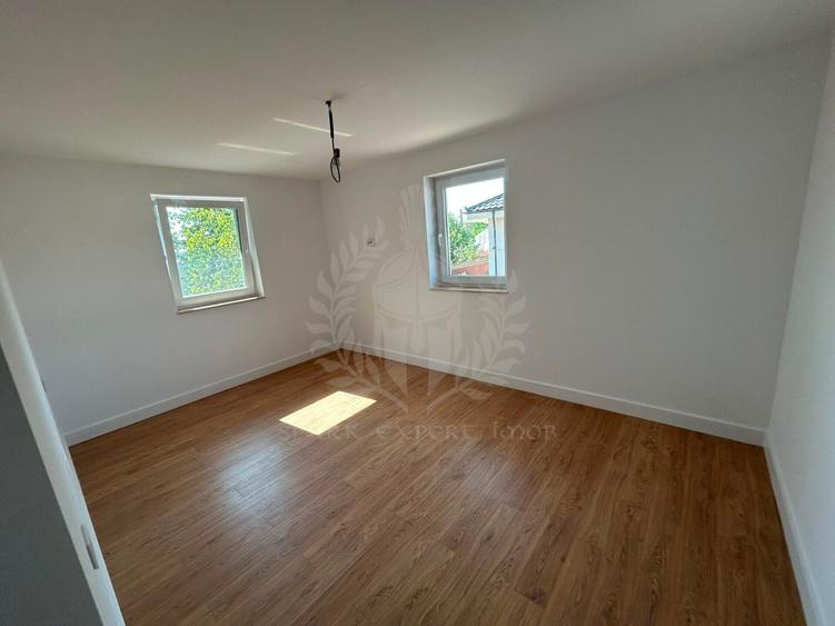 Duplex cu 4 camere cu Canalizare în Păulești