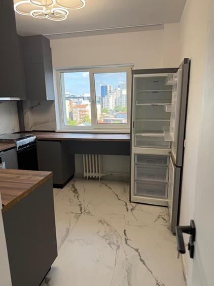Apartament cu 3 camere decomandat, mobilat în Banu Manta