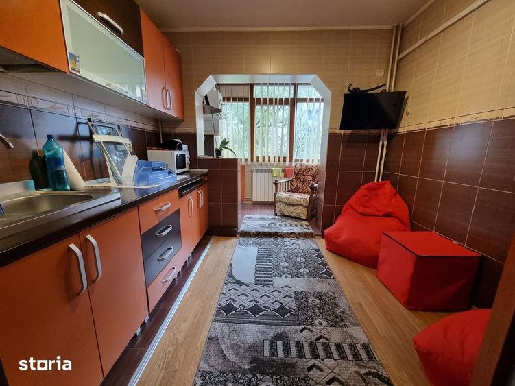 Apartament cu 2 camere decomandat în Nicolina