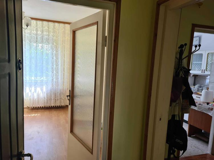 Apartament cu 3 camere semidecomandat în Hipodrom
