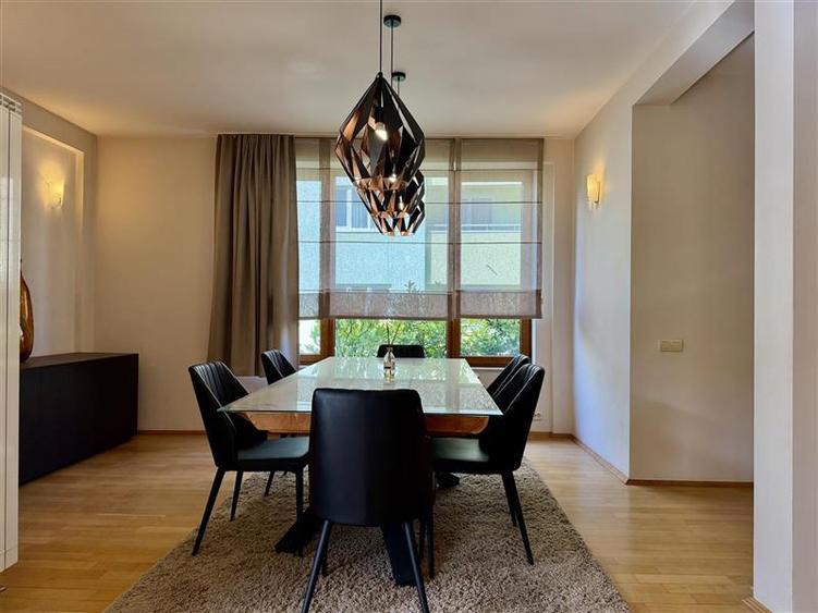Apartament cu 4 camere semidecomandat, mobilat în Șoseaua Nordului