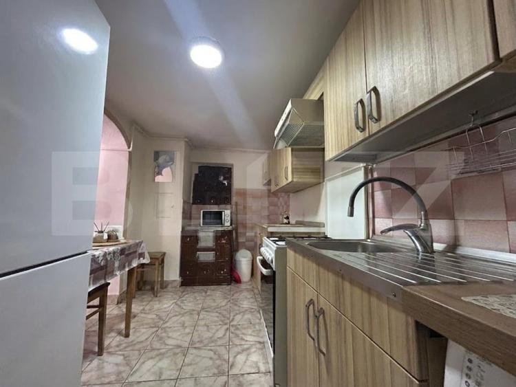 Casă individuală cu 4 camere cu Canalizare în Sud-Vest