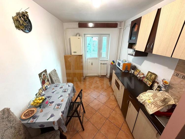 Apartament cu 3 camere decomandat, mobilat în 1 Mai